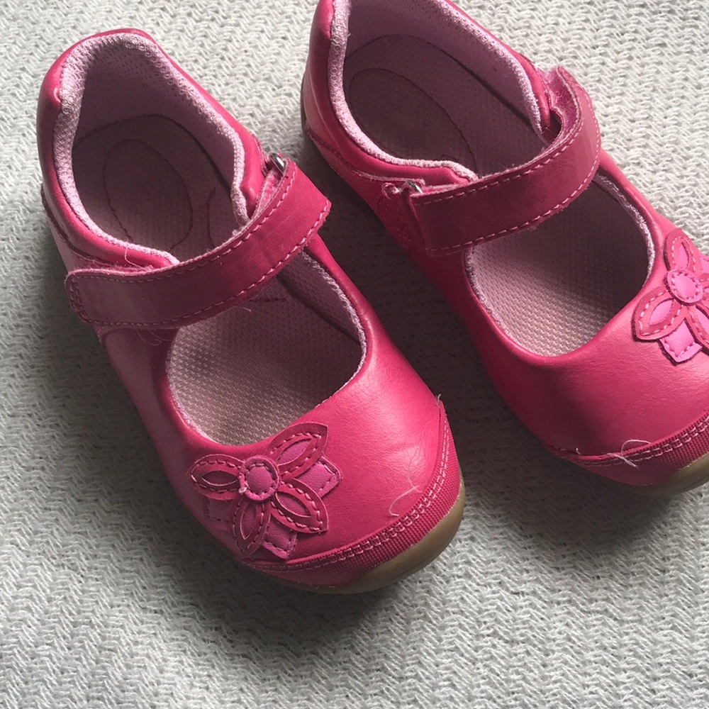 Like new Pink MaryJane style shoes